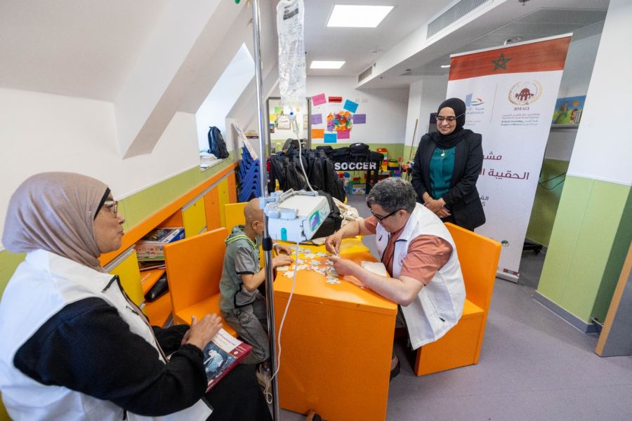 وكالة بيت مال القدس الشريف تواصل عملية توزيع الحقائب المدرسية تزامنا مع الدخول المدرسي الجديد في القدس